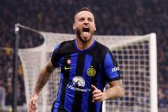 Marko Arnautovic slaví gól Interu Milán v osmifinále Ligy mistrů