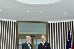 Petr Pavel navštívil BIS. Bezpečnostní situace je nejhorší od druhé světové války, míní šéf služby