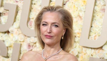 Hvězda Sexuální výchovy překvapila na předávání Globů. Šaty jí zdobily ručně šité vagíny