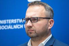 Ministr sociálních věcí Marian Jurečka na tiskové konferenci ke krizi ve zdravotnictví, Mladí lékaři, zdravotnictví, krize