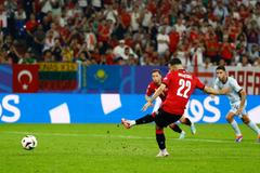 Georges Mikautadze dává gól z penalty v zápase Eura 2024 Gruzie - Portugalsko