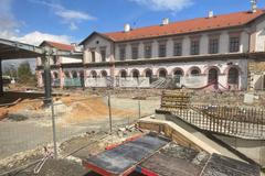 Stavba rychlodráhy, vlak, nádraží, Kladno