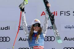 Ester Ledecká slaví vítězství v super-G v Saalbachu