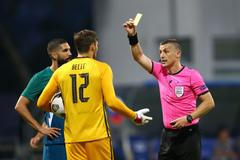 Žlutá karta pro fotbalisty Slovinska - ilustrační foto