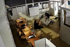 Dvě ženy se válely po zemi, aby zfalšovaly volby v ruském Petrohradu