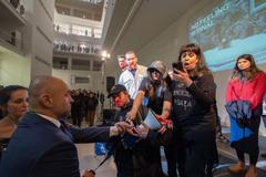 Vernisáž výstav ve Veletržním paláci narušil happening