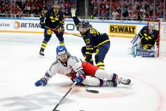 David Tomášek v zápase proti Švédsku na Českých hrách v Brně před MS