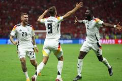 Niclas Füllkrug se spoluhráči slaví gól Německa proti Švýcarsku