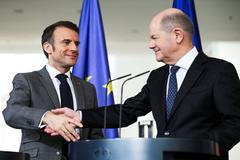 Emmanuel Macron, Olaf Scholz