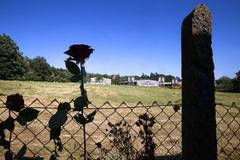 Památník Lety a pietní akce za zbourání prasečáku evropského protirasistického hnutí EGAM