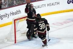 NHL: Karel Vejmelka a Liam O'Brien, Arizona Coyotes