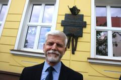 Nijak se tím neznepokojuji, řekl Pavel k postavení svého poradce Koláře