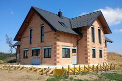 U většiny nízkoenergetických domů není vnější zateplení zapotřebí. Nahradí ho kvalitní cihlová zeď, která má navíc výrazně delší životnost.