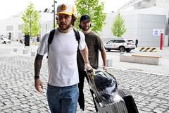 David Pastrňák a Pavel Zacha po příletu do Prahy