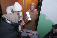 Volby v Doněcku: "Budu mít ráda všechny lidi, kteří budou volit Putina," říká jedna z obyvatelek.