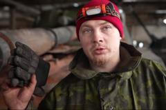 "Bojí se, že nezachrání sebe ani kamarády." Ukrajina spoléhá na mediky i opraváře