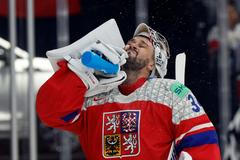 Petr Mrázek v zápase MS 2024 Česko - Rakousko