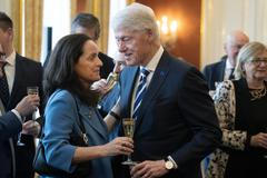 Bill Clinton a Katharine Medill Albrightová, dcera Madeleine Albrightové.