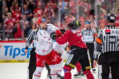 Bitka Tomáše Kundrátka s Michalem Kempným (Třinec - Sparta)