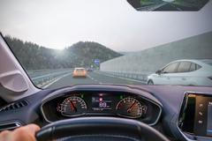 Kvíz k novým otázkám v autoškolách video 2023 - Ikona, poutak