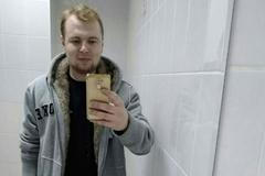 Ruský transgenderový politik Roman Aljošin jako muž