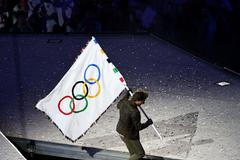 Tom Cruise při ukončení olympiády 2024 v Paříži