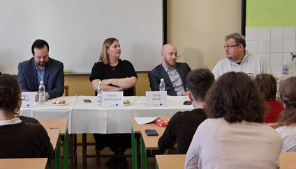 Unie otvírá mladým lidem cestu do světa. Mohou studovat i prosekávat japonskou džungli