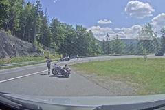 Policie ČR o víkendu pokutovala motorkáře na Červenohorském sedle