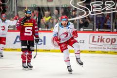 Daniel Voženílek slaví vyrovnávací gól Třince v semifinále proti Spartě