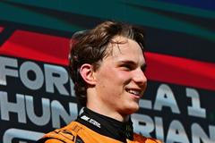 Oscar Piastri z McLarenu slaví triumf ve VC Maďarska F1 2024