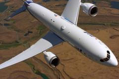 Záběry z leteckých show s Boeingy 787 Dreamliner a 777