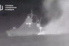 Záběry ukrajinského útoku na ruskou loď Sergej Kotov