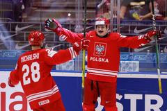 Krzysztof Macias a Mateusz Michalski slaví gól Poláků proti Lotyšům