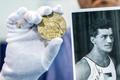 Zlatá olympijská medaile z roku 1924 s fotografií Bedřicha Šupčíka