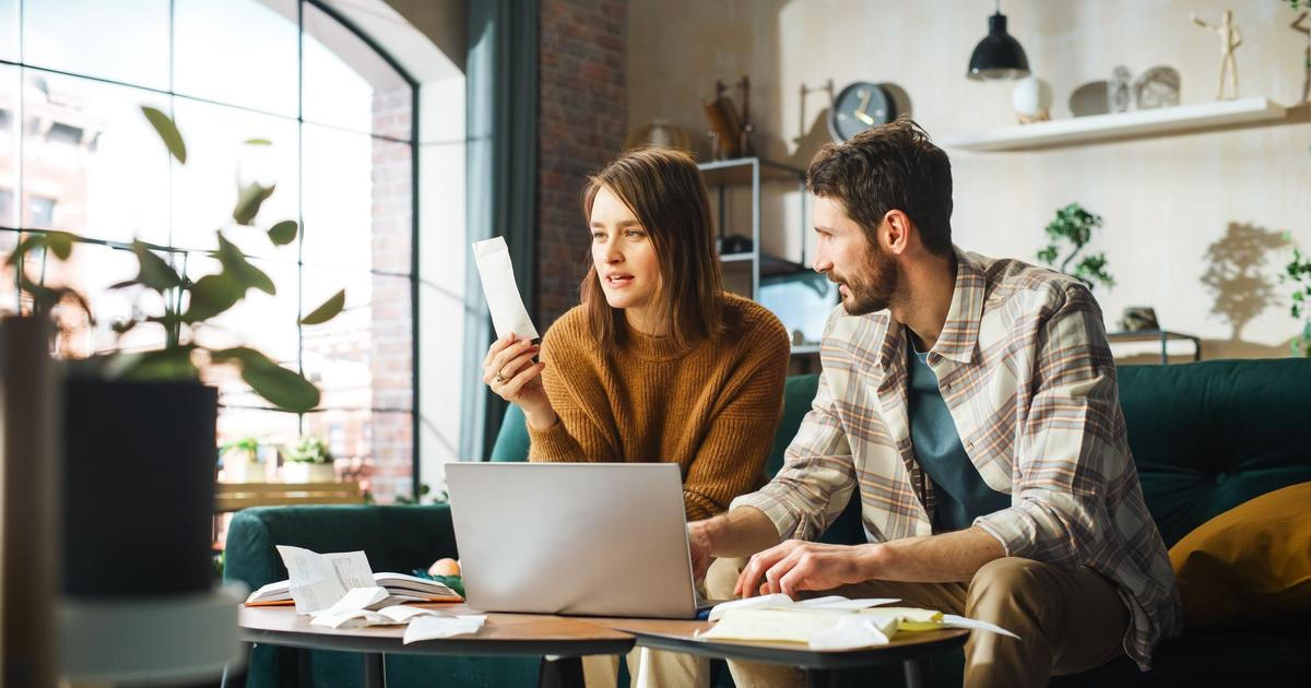Před třicítkou vidíme finance optimisticky, pak přijdou závazky. Co ukazují data