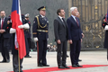 Prezident Petr Pavel přivítal francouzského prezidenta Emmanuela Macrona