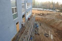 Labyrinth škola stavba