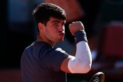 Carlos Alcaraz slaví postup do finále French Open