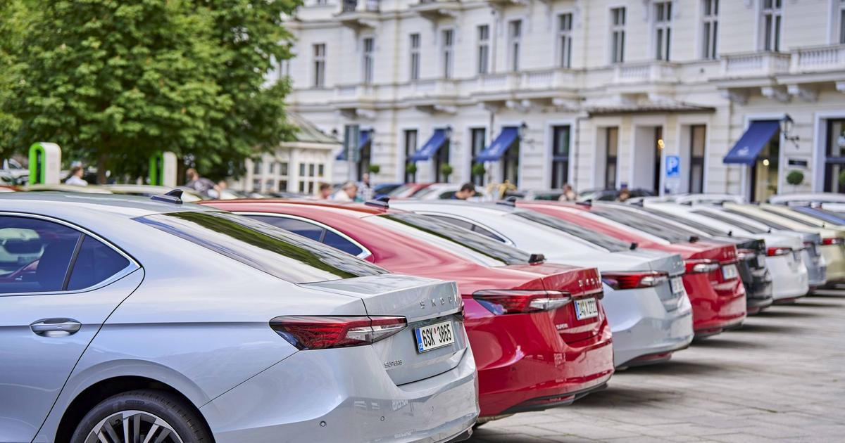 Chtějí Audi, nakonec koupí Škodu. Zájemci o nové auto čím dál méně hledí na prestiž
