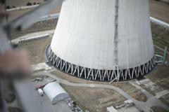 Jaderná elektrárna Dukovany, chladící věž, reaktor, strojovna, regulační tyče, radioaktivita, dozimetr