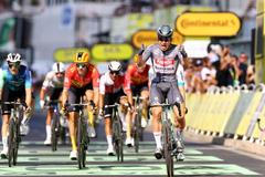 Jasper Philipsen slaví v cíli 16. etapy Tour de France 2024