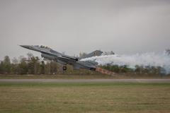 Záběry ukazují ruský útok na ukrajinské letiště Mirgorod, kde Rusové zničili několik stíhaček Su-27