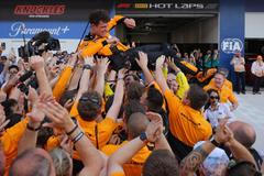 Lando Norris z McLarenu slaví triumf ve VC Miami F1 2024