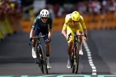 Jonas Vingegaard a Tadej Pogačar finišují v 11. etapě Tour de France 2024