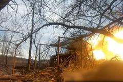 Ruská zbraň, která používají 152mm náboje, je i houfnice 2A36 Hyacint-B z dob Sovětského svazu