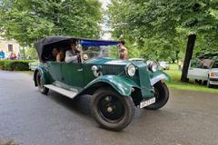 sraz veteránů Kravaře zámek