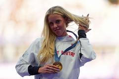 Keely Hodgkinsonová se zlatou medailí na olympiádě v Paříži 2024