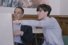 Devatenáctiletý student Matyáš Boháček pomocí umělé inteligence vytvořil deepfake moderátora