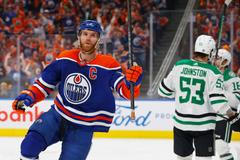 Parádní akce Connora McDavida v zápase s Dallasem