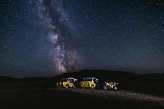 Žlutá žába pluje na východ